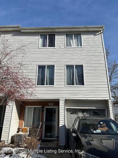 Photo of 107 Ilyssa Way, Staten Island, NY 10312 (MLS # 2400432)