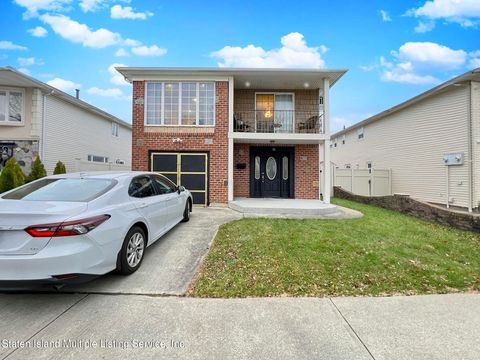 Photo of 45 Demopolis Avenue, Staten Island, NY 10308 (MLS # 1165768)