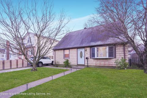 Photo of 570 Watchogue Road, Staten Island, NY 10314 (MLS # 2401410)