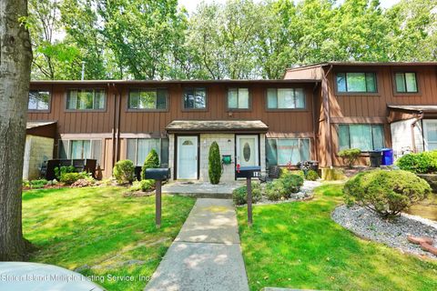 Photo of 20 Rumson Road, Staten Island, NY 10314 (MLS # 1163652)