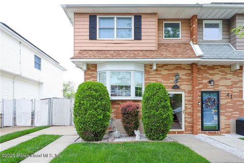 Photo of 43 Winchester Avenue, Staten Island, NY 10312 (MLS # 2502689)