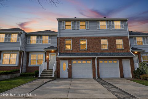 Photo of 105 Crown Avenue, Staten Island, NY 10312 (MLS # 2600485)