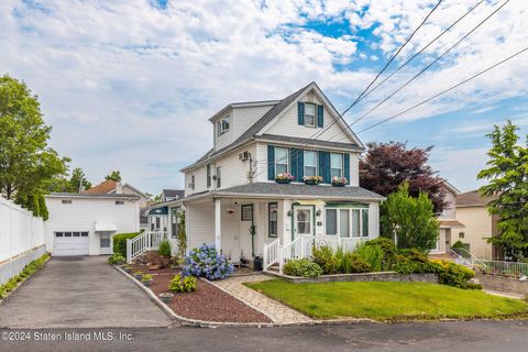 Single Family Residence in Staten Island NY 15 Adams Avenue.jpg