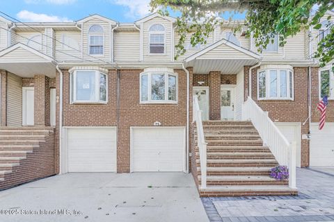 Photo of 98 N Railroad Avenue, Staten Island, NY 10304 (MLS # 2505916)