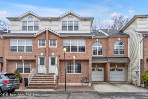 Photo of 9 Daniella Court, Staten Island, NY 10314 (MLS # 2501397)