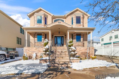 Photo of 55 Tenafly Place, Staten Island, NY 10312 (MLS # 2500503)