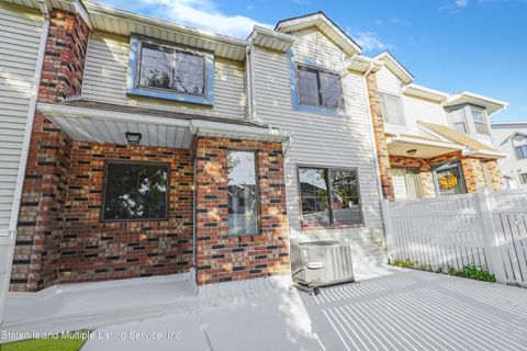 Photo of 73 Mcdivitt Avenue, Staten Island, NY 10314 (MLS # 1164921)