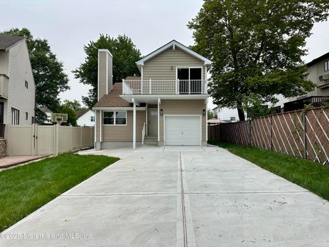 Photo of 135 Mcarthur Avenue, Staten Island, NY 10312 (MLS # 2504598)