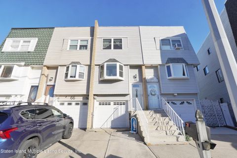 Photo of 62 Daffodil Court, Staten Island, NY 10312 (MLS # 2401332)
