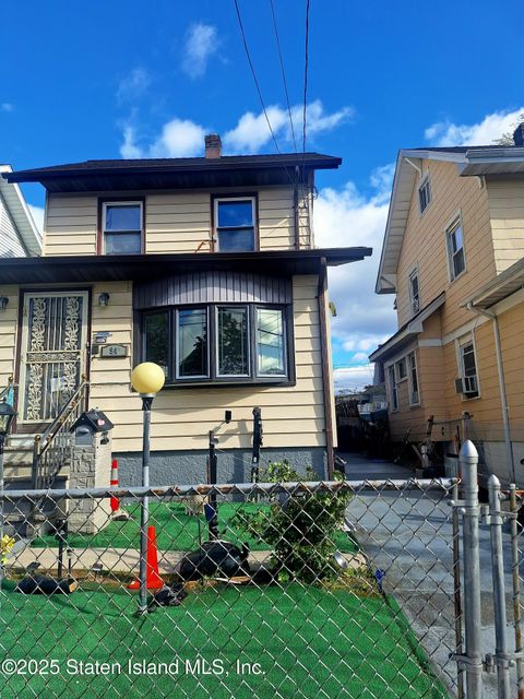 Photo of 94 Coursen Place, Staten Island, NY 10304 (MLS # 2502253)