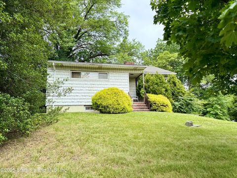 Photo of 949 Todt Hill Road, Staten Island, NY 10304 (MLS # 2503749)