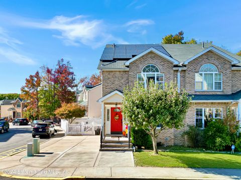 Photo of 40 Santa Monica Lane, Staten Island, NY 10309 (MLS # 2405932)