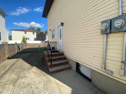 Photo of 59 Swinnerton Street, Staten Island, NY 10307 (MLS # 1158206)