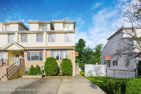 Photo of 144 Kenilworth Avenue, Staten Island, NY 10312 (MLS # 2403374)