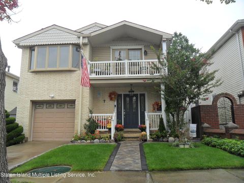 Photo of 7 Mott Street, Staten Island, NY 10312 (MLS # 1164594)