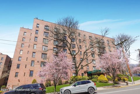Photo of 830 Howard Avenue #1d, Staten Island, NY 10301 (MLS # 2405680)