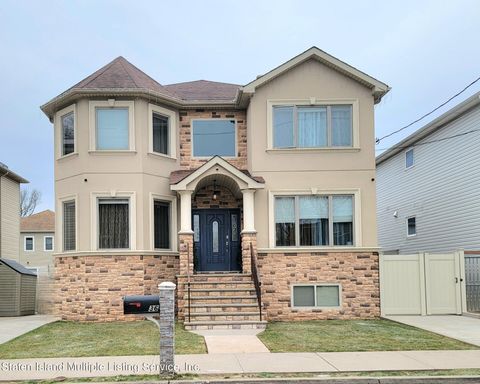 Photo of 36 Herbert Street, Staten Island, NY 10309 (MLS # 2402238)