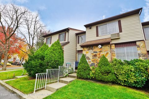 Photo of 266 Corona Avenue, Staten Island, NY 10306 (MLS # 1165204)