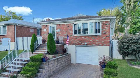 Photo of 53 Ridgecrest Avenue, Staten Island, NY 10312 (MLS # 2405104)
