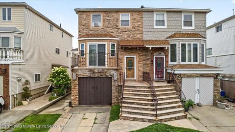 Photo of 35 Gauldy Avenue, Staten Island, NY 10314 (MLS # 1163182)