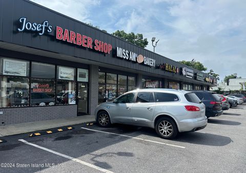 Photo of 22182232 Hylan Boulevard, Staten Island, NY 10306 (MLS # 2406545)