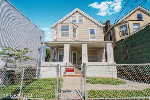 Photo of 435 Castleton Avenue, Staten Island, NY 10301 (MLS # 2505452)