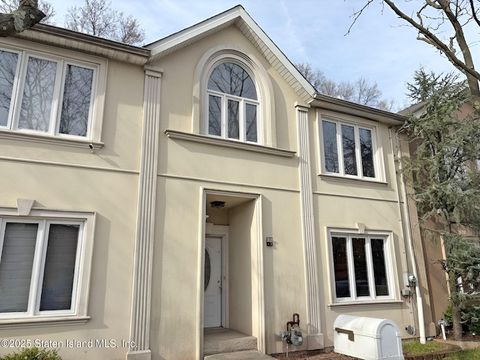 Photo of 10 Penton Street, Staten Island, NY 10309 (MLS # 2501987)