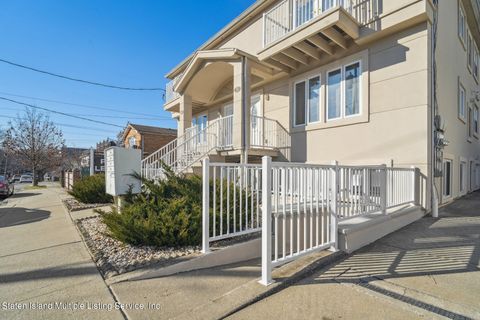 Photo of 3133 Tioga Street, Staten Island, NY 10310 (MLS # 2400341)