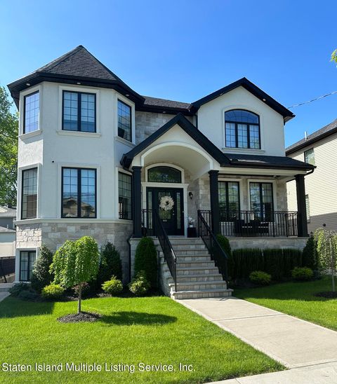 Photo of 32 Mosely Avenue, Staten Island, NY 10312 (MLS # 1165333)