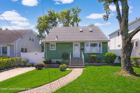 Photo of 582 Rathbun Avenue, Staten Island, NY 10312 (MLS # 1163618)