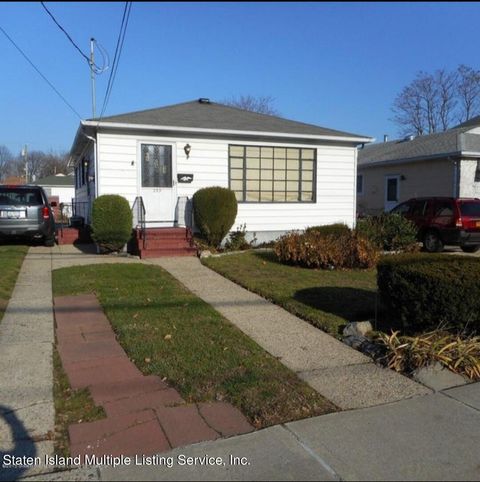 Photo of 233 Midland Avenue, Staten Island, NY 10306 (MLS # 1162350)