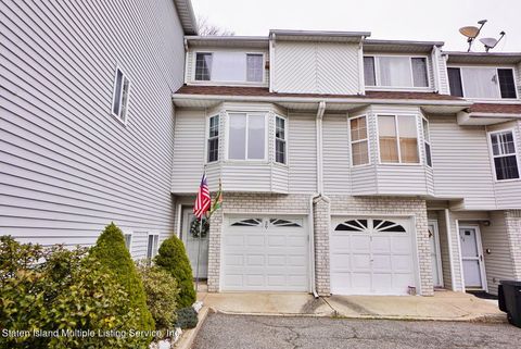 Photo of 39 Susanna Lane, Staten Island, NY 10312 (MLS # 1160813)