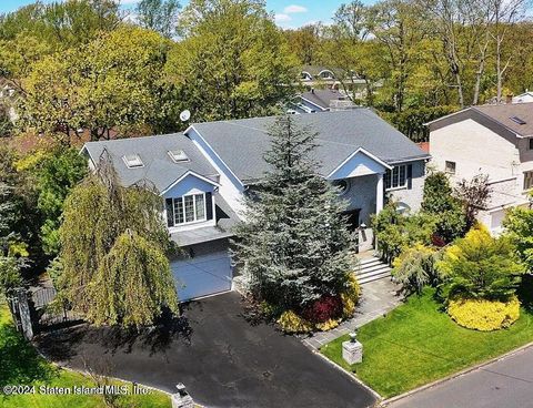 Photo of 13 Whitwell Place, Staten Island, NY 10304 (MLS # 2406164)