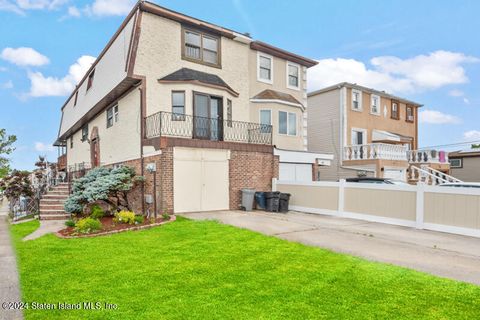 Photo of 7 Gauldy Avenue, Staten Island, NY 10314 (MLS # 2403766)