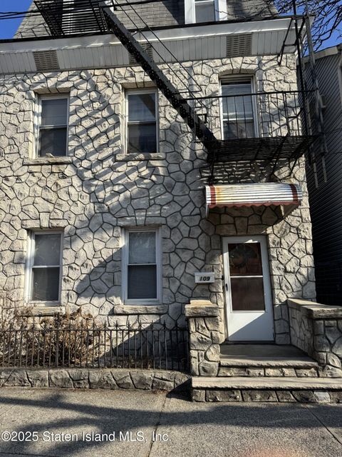 Photo of 109 Monroe Avenue, Staten Island, NY 10301 (MLS # 2500462)