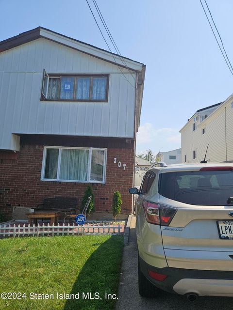 Photo of 307 Abingdon Avenue, Staten Island, NY 10308 (MLS # 2404829)
