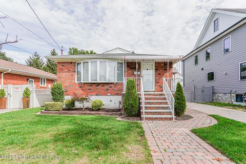 Photo of 215 Cannon Boulevard, Staten Island, NY 10306 (MLS # 2505766)