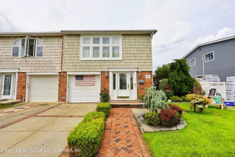 Photo of 87 Ladd Avenue, Staten Island, NY 10312 (MLS # 1163479)