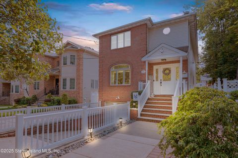 Photo of 384 Yetman Avenue, Staten Island, NY 10307 (MLS # 2503427)