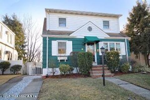 Photo of 16 Tacoma Street, Staten Island, NY 10304 (MLS # 2506120)