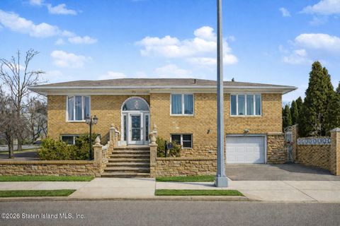 Photo of 95 Woodlawn Avenue, Staten Island, NY 10305 (MLS # 2600658)