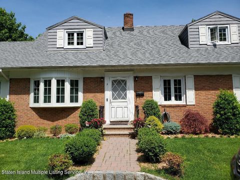 Photo of 5 Wilson View Place #2, Staten Island, NY 10304 (MLS # 1156719)