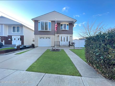 Photo of 458 Willow Road W, Staten Island, NY 10314 (MLS # 2500173)