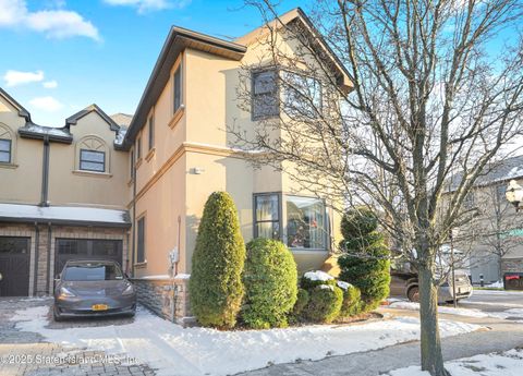 Photo of 30 Dockside Lane, Staten Island, NY 10308 (MLS # 2500410)