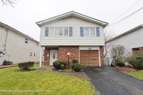 Photo of 194 Sheraden Avenue, Staten Island, NY 10314 (MLS # 2400510)