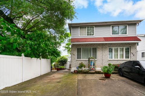 Photo of 148 Roosevelt Avenue, Staten Island, NY 10314 (MLS # 2504478)