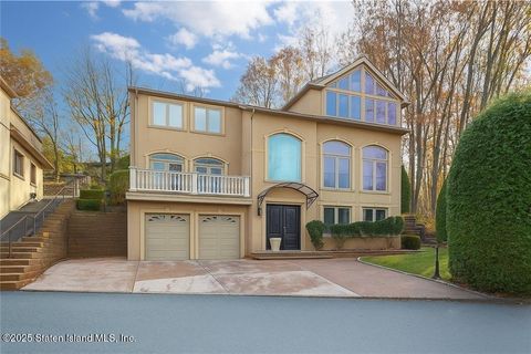 Photo of 16 Diana Trail, Staten Island, NY 10304 (MLS # 2506872)