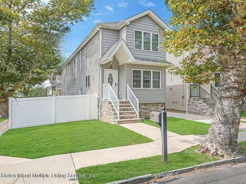 Photo of 154 Elizabeth Street, Staten Island, NY 10310 (MLS # 2400042)
