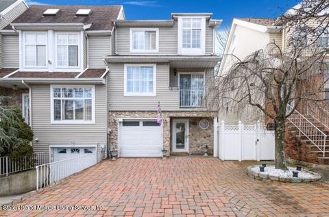 Photo of 26 Notus Avenue, Staten Island, NY 10312 (MLS # 1159800)