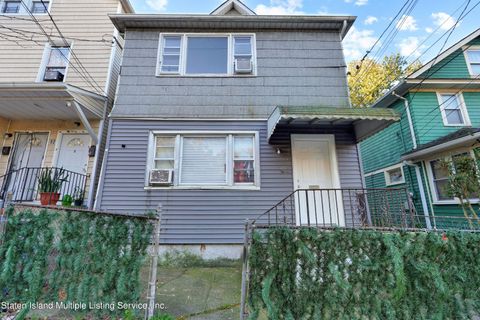 Photo of 90 Laurel Avenue, Staten Island, NY 10304 (MLS # 1164993)